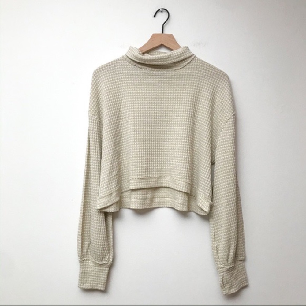 NEW FREE PEOPLE WAFFLE CROP PULLOVER BK KNIT TURTLENECK OVERSIZED SHIRT TOP - Picture 2 of 4